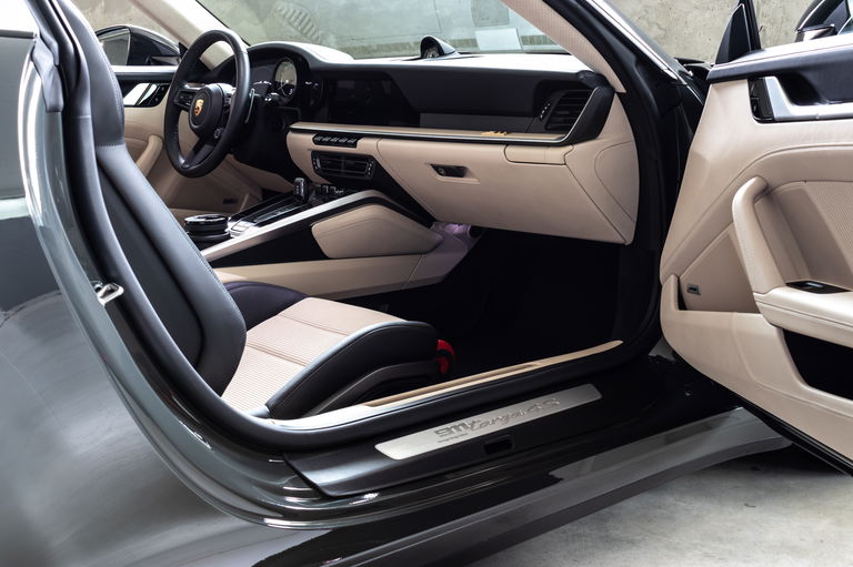 Porsche 992 Heritage Design Edition