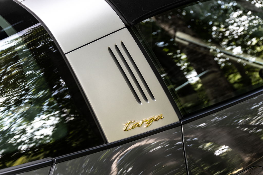 Porsche 992 Heritage Design Edition