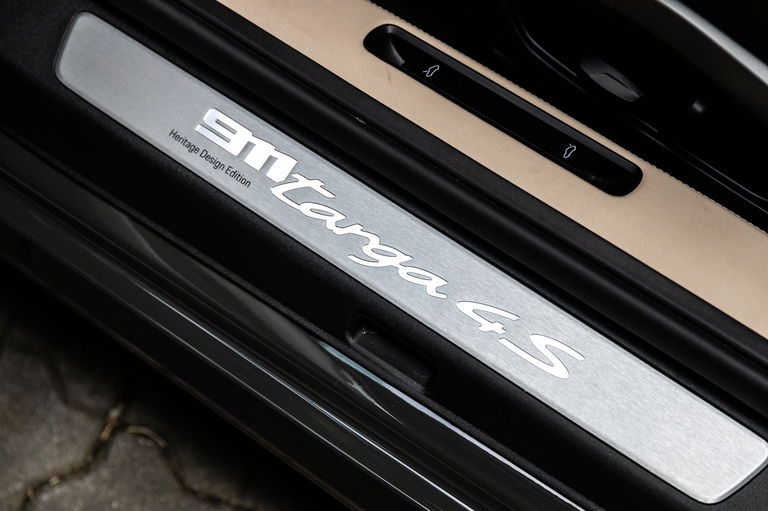 Porsche 992 Heritage Design Edition