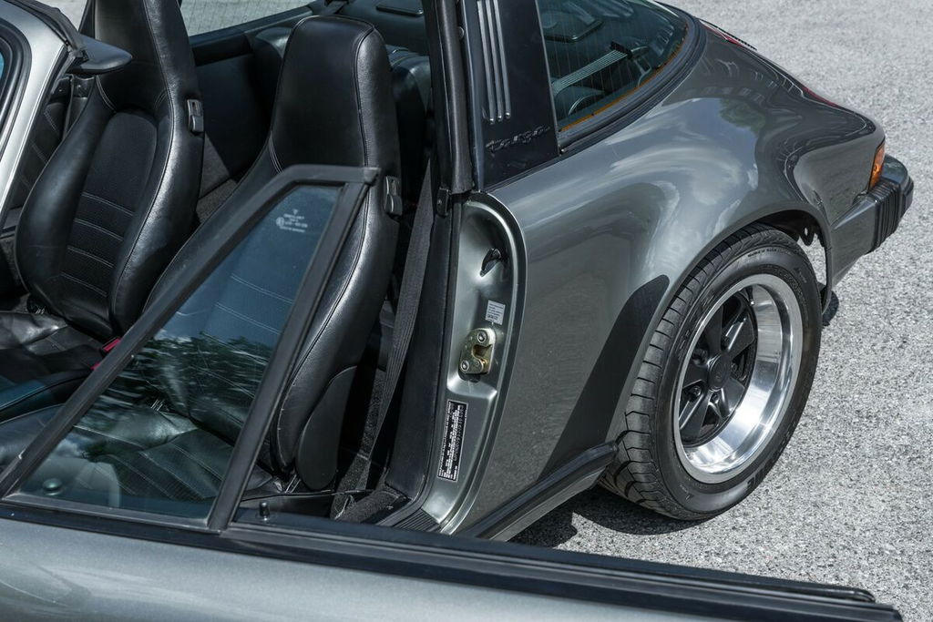 Porsche 911 Carrera 3.2 (US)