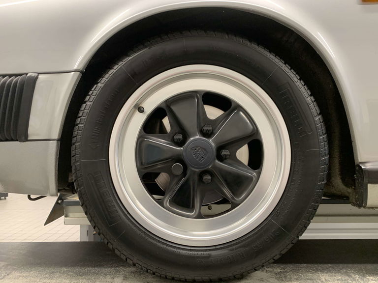 Porsche 911 Carrera 3.2 Speedster