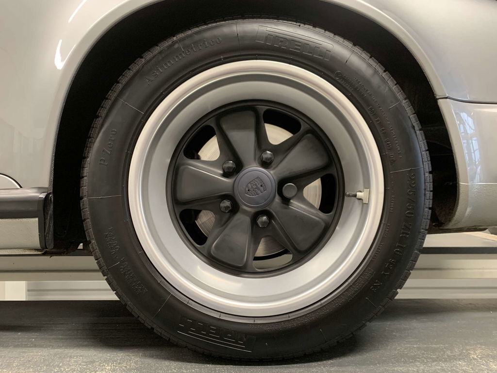 Porsche 911 Carrera 3.2 Speedster