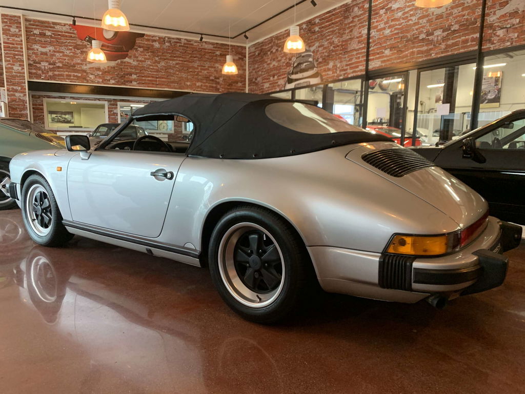 Porsche 911 Carrera 3.2 Speedster