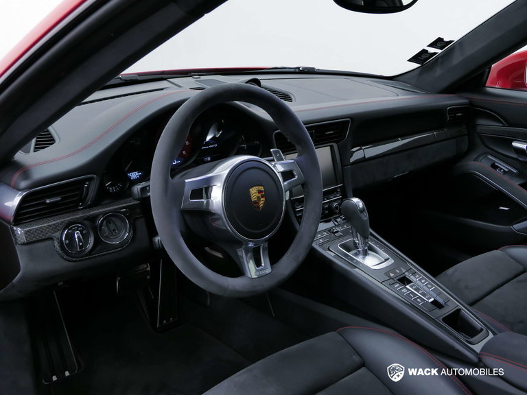 Porsche 991 Carrera 4 GTS