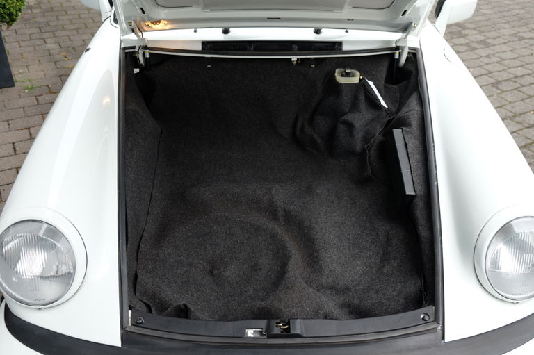 Porsche 911 Carrera 3.2 (KAT)