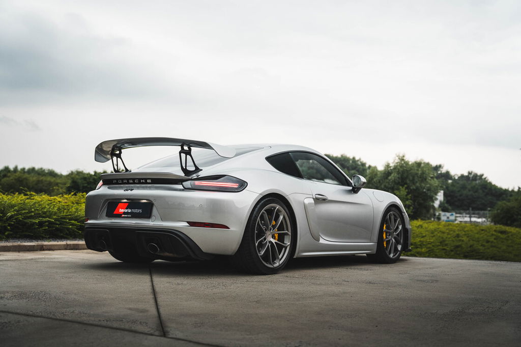 Porsche 718 Cayman GT4