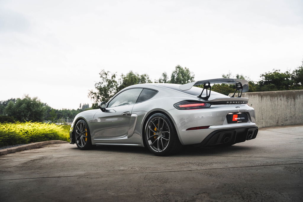 Porsche 718 Cayman GT4
