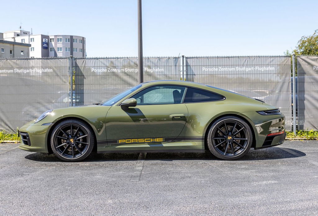 2020 Porsche 911 Carrera S (992) in PTS: Natooliv