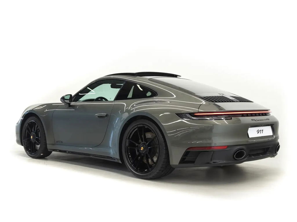 Porsche 992 Carrera 4 GTS