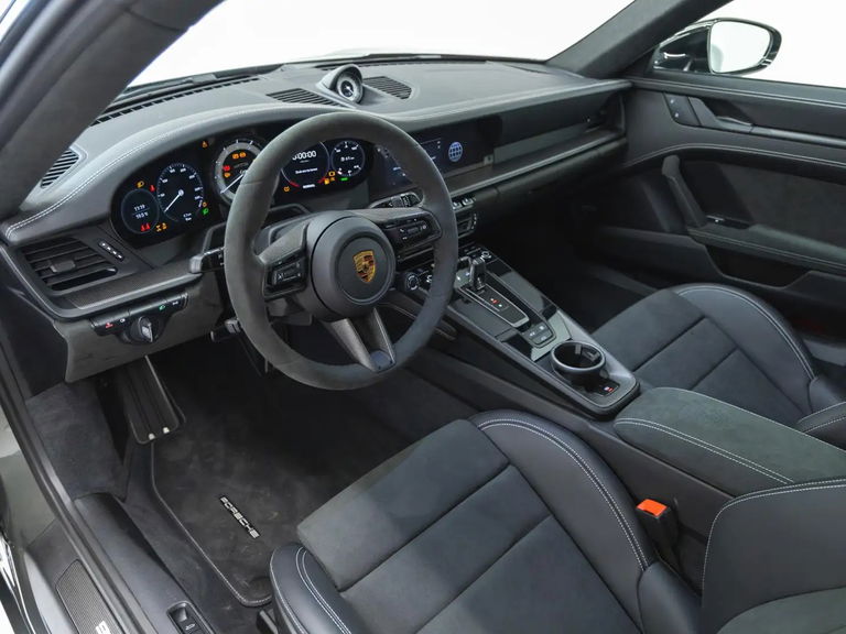 Porsche 992 Carrera 4 GTS