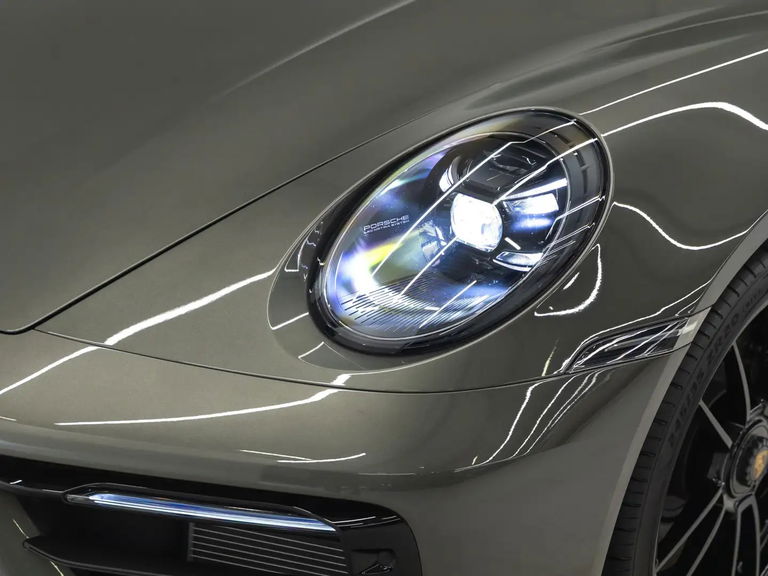 Porsche 992 Carrera 4 GTS