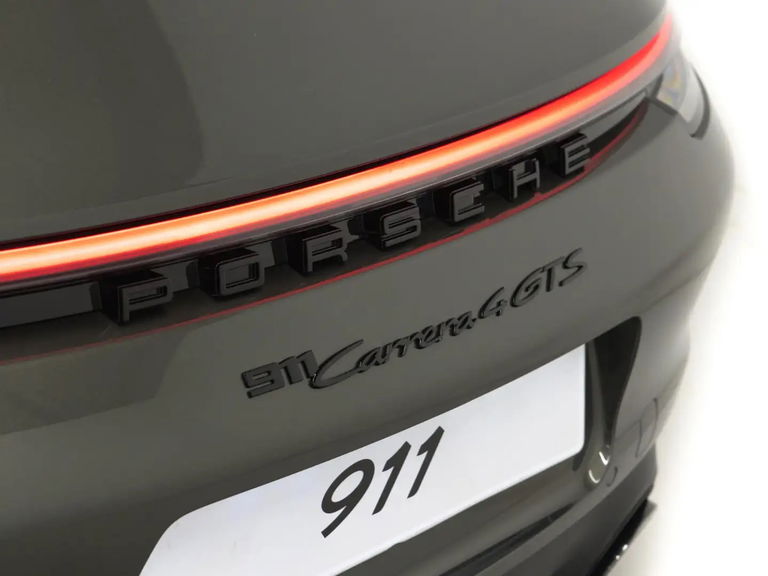 Porsche 992 Carrera 4 GTS