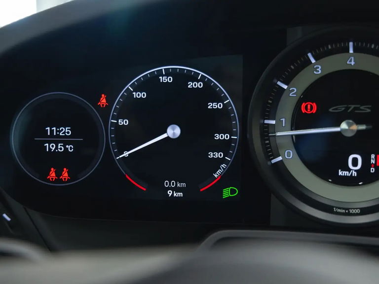 Porsche 992 Carrera 4 GTS