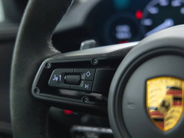 Porsche 992 Carrera 4 GTS