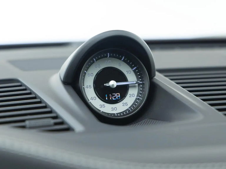 Porsche 992 Carrera 4 GTS