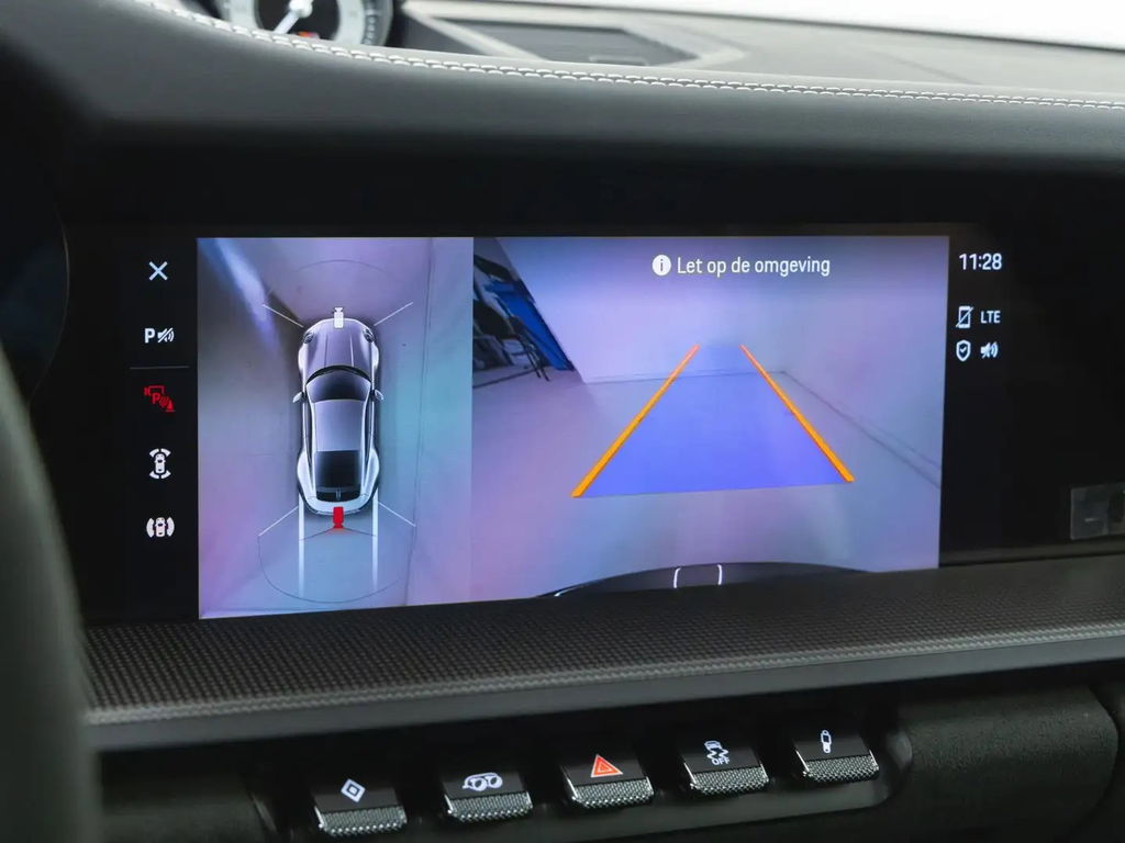 Porsche 992 Carrera 4 GTS