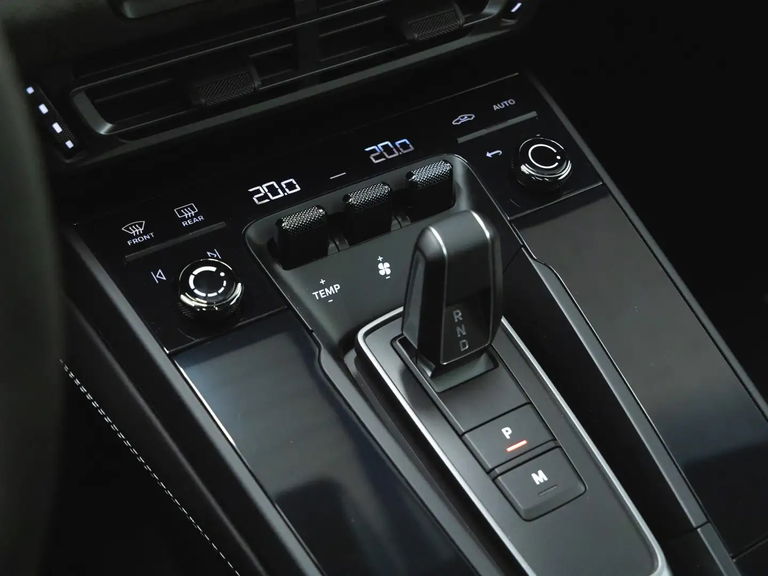 Porsche 992 Carrera 4 GTS