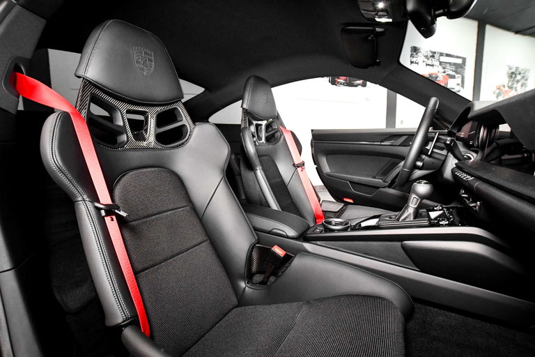 Porsche 992 GT3 Touring