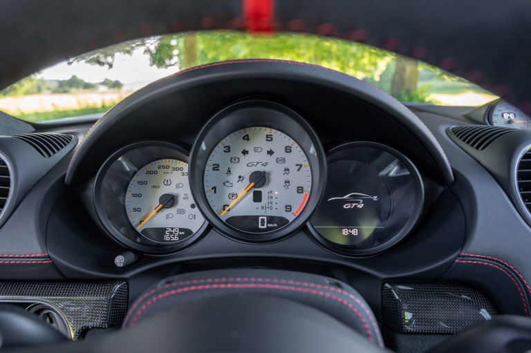 Porsche 718 Cayman GT4