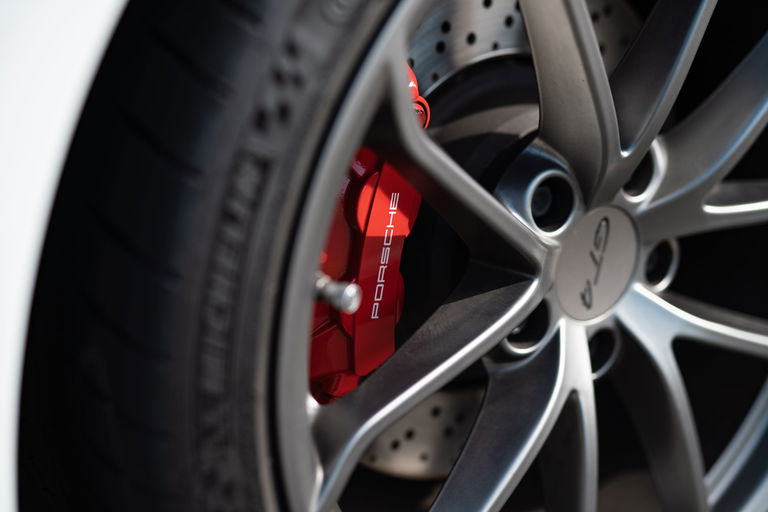 Porsche 718 Cayman GT4