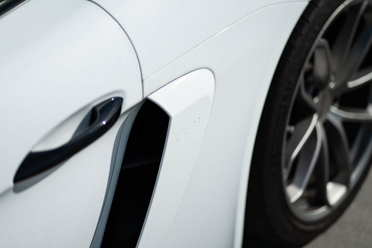 Porsche 718 Cayman GT4