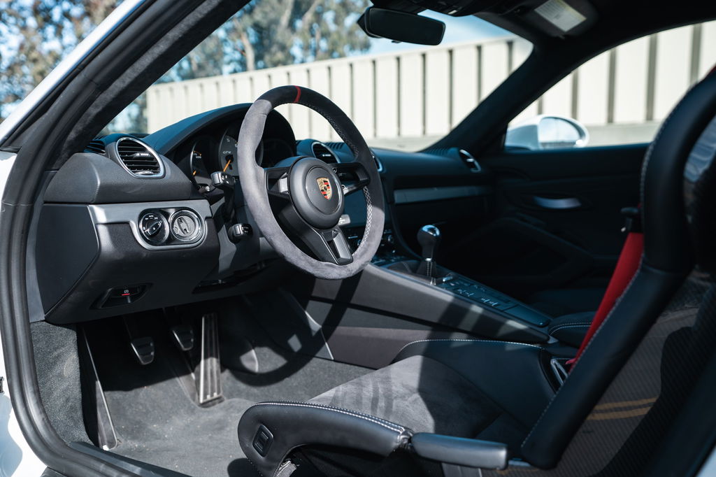 Porsche 718 Cayman GT4