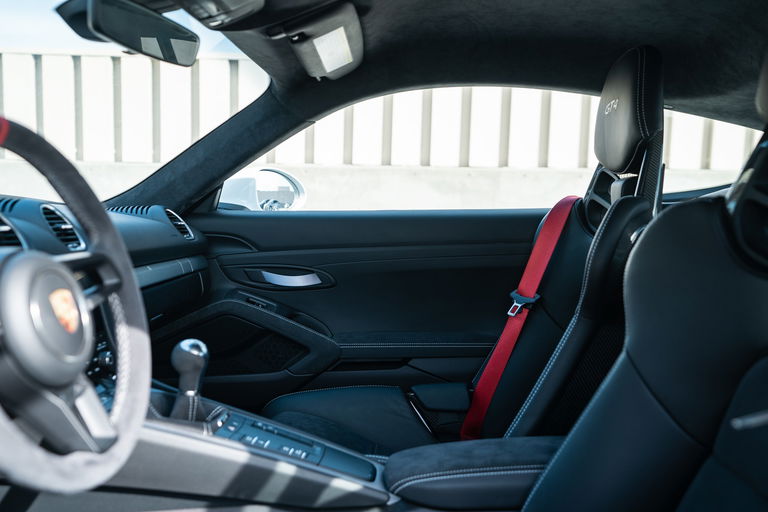 Porsche 718 Cayman GT4