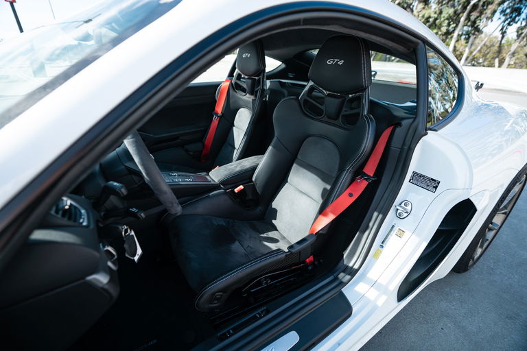 Porsche 718 Cayman GT4