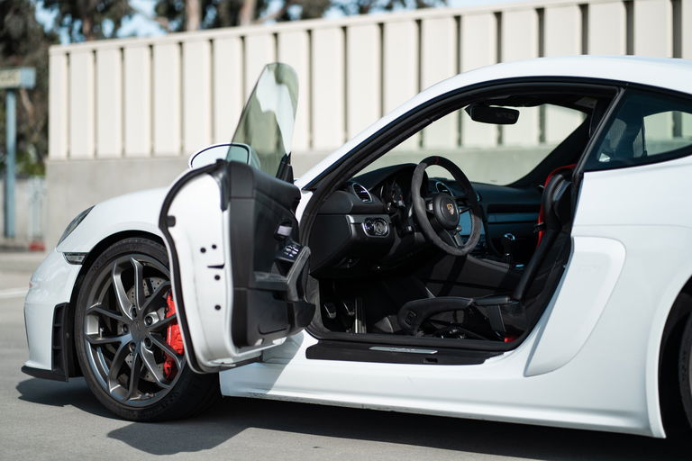 Porsche 718 Cayman GT4