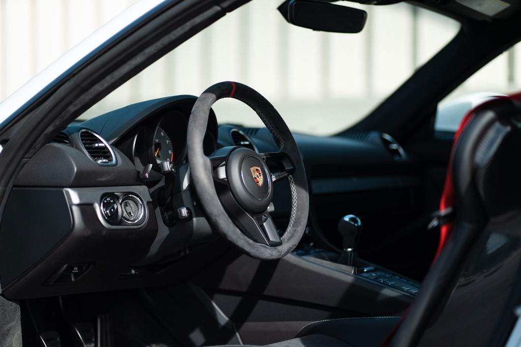 Porsche 718 Cayman GT4