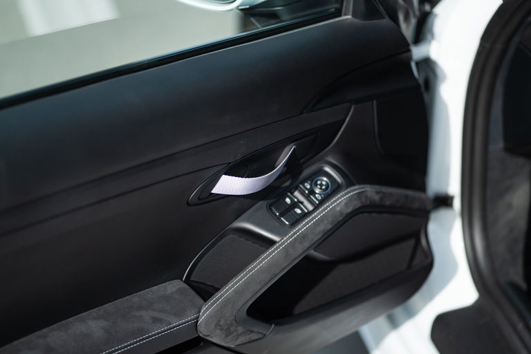 Porsche 718 Cayman GT4