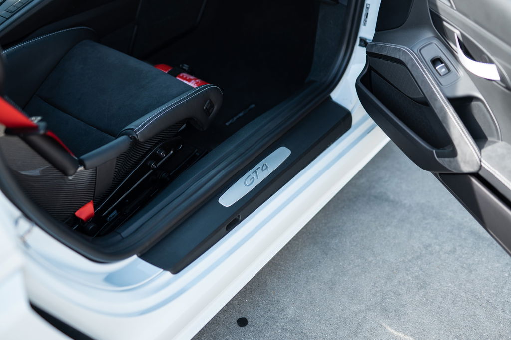 Porsche 718 Cayman GT4