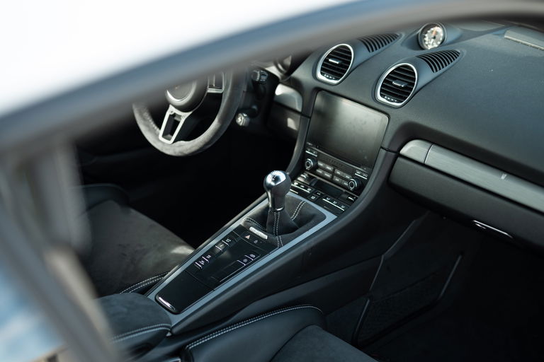 Porsche 718 Cayman GT4