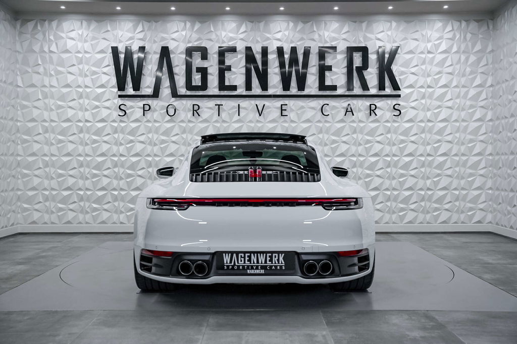 Porsche 992 Carrera