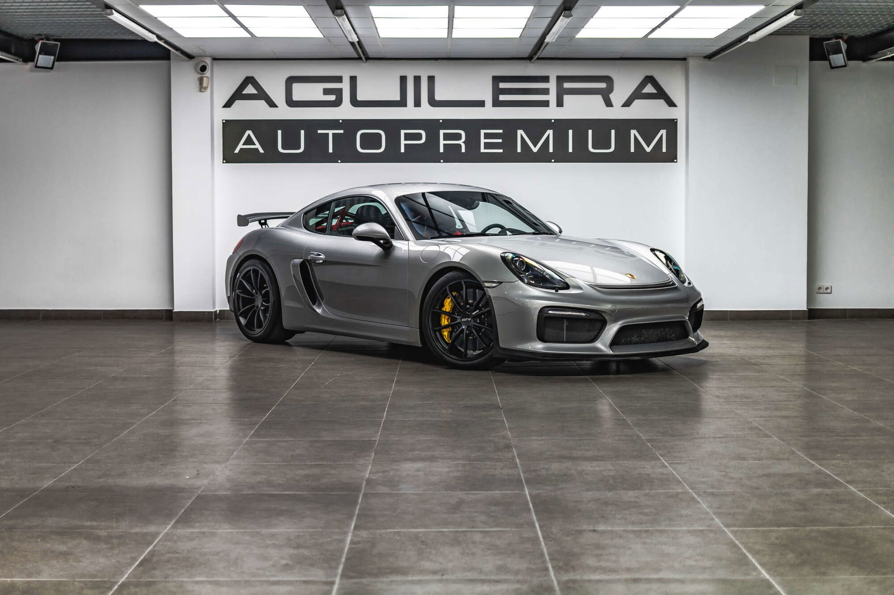 Porsche Cayman GT4