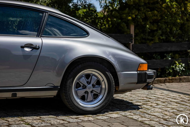 Porsche 911 Carrera 3.2 “25 Jahre 911”