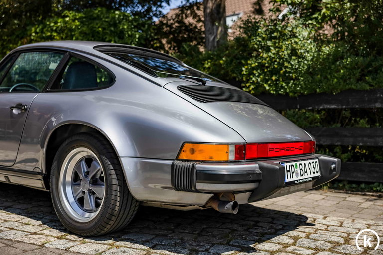 Porsche 911 Carrera 3.2 “25 Jahre 911”
