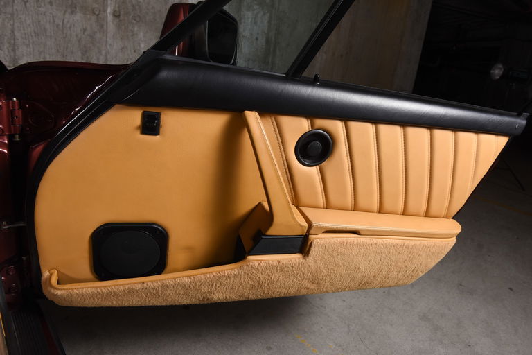 Porsche 911 Carrera 3.2 (US)