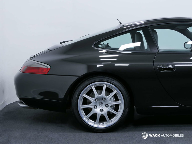Porsche 996 Carrera 4
