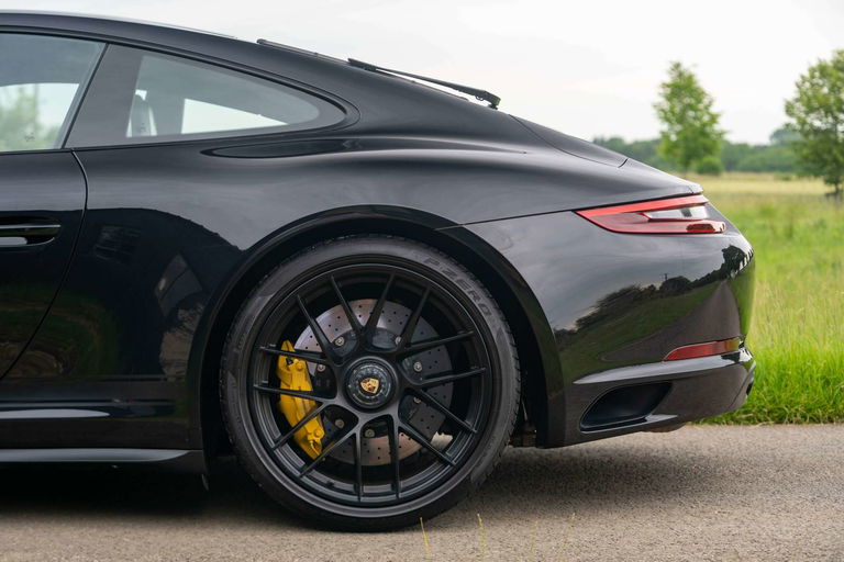 Porsche 991.2 Carrera GTS