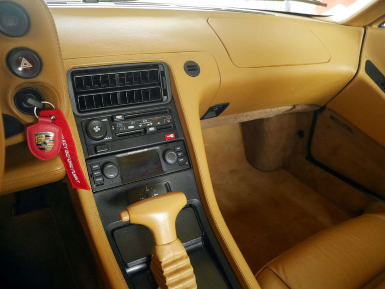 Porsche 928 GTS