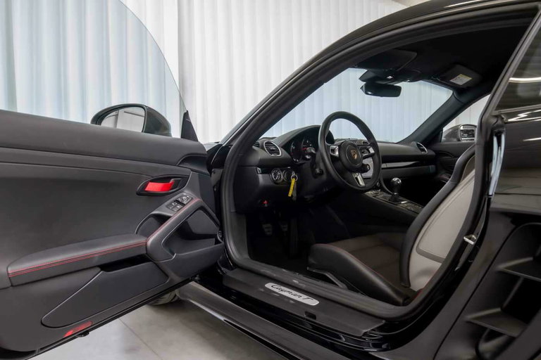 Porsche 718 Cayman T