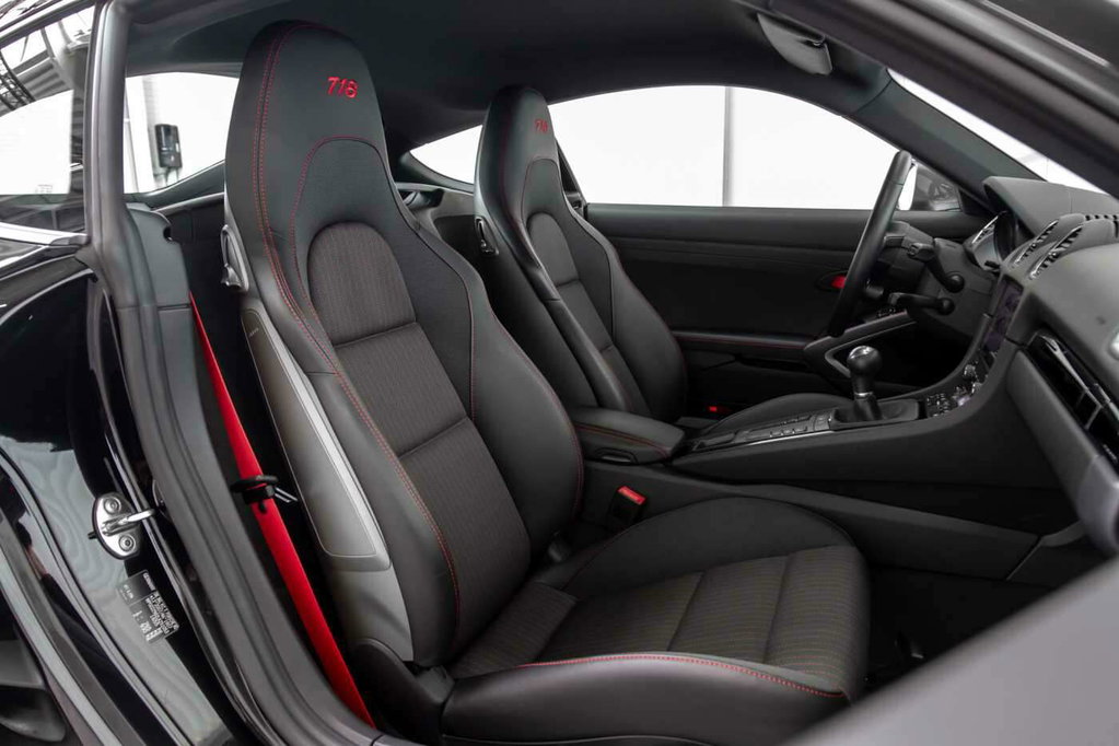 Porsche 718 Cayman T