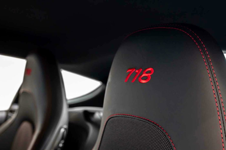 Porsche 718 Cayman T