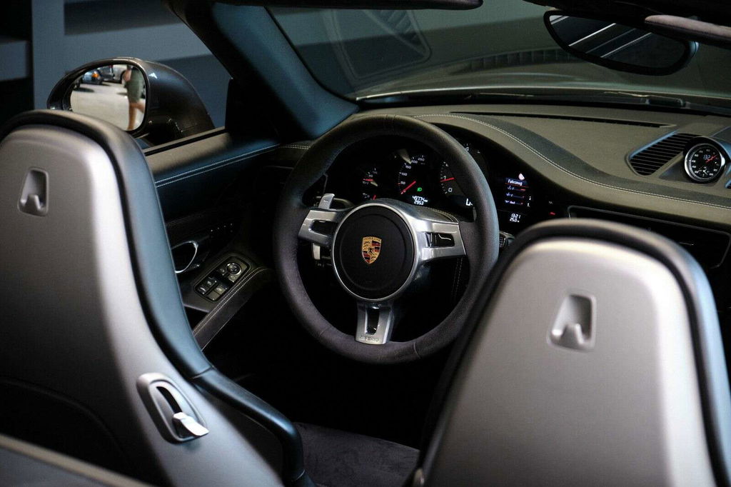 Porsche 991 Carrera 4 GTS