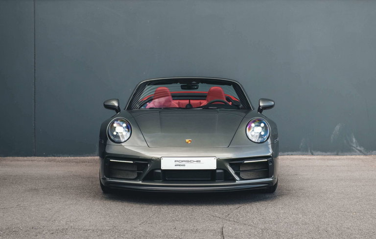 Porsche 992 Carrera 4 GTS