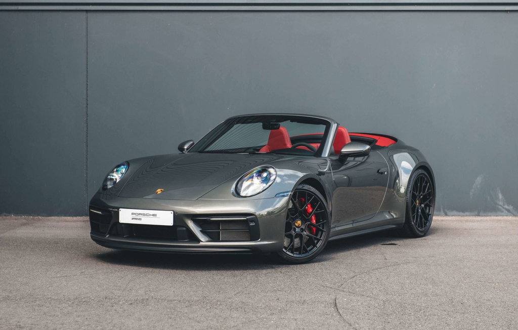 Porsche 992 Carrera 4 GTS