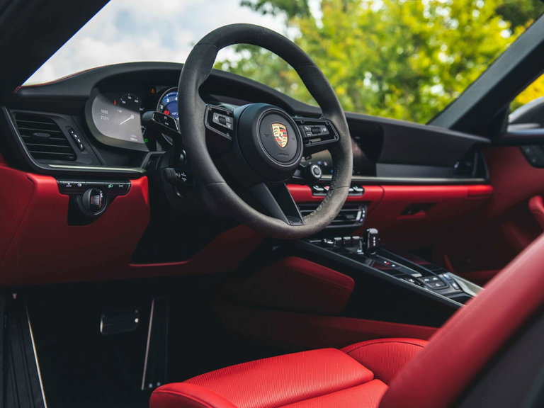 Porsche 992 Carrera 4 GTS