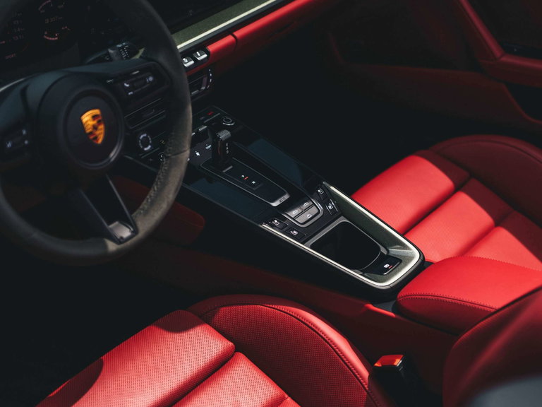 Porsche 992 Carrera 4 GTS