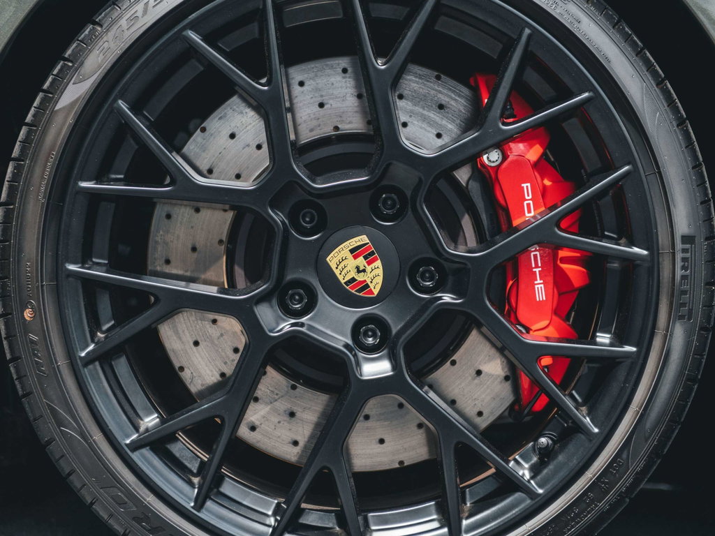 Porsche 992 Carrera 4 GTS